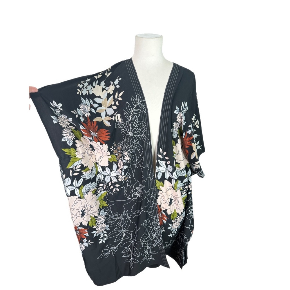 Steve Madden Open Front Satiny Polyester Floral Kimono OS